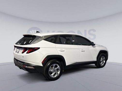 2023 Hyundai TUCSON SE