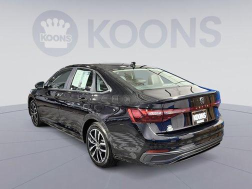 Deep Black Pearl 2025 Volkswagen Jetta 1.5T SE