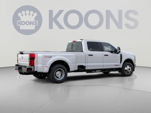 Oxford White 2027 Ford F-350 XL