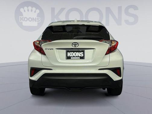 Blizzard Pearl 2021 Toyota C-HR LE
