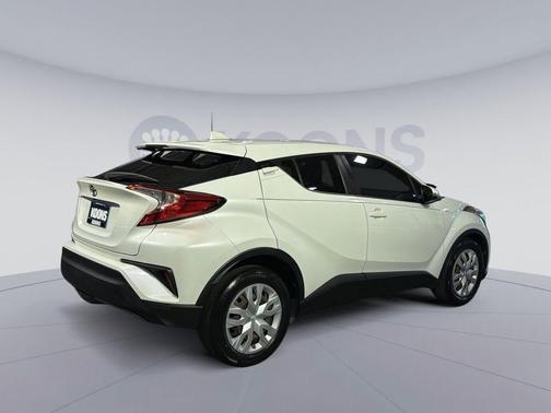 Blizzard Pearl 2021 Toyota C-HR LE