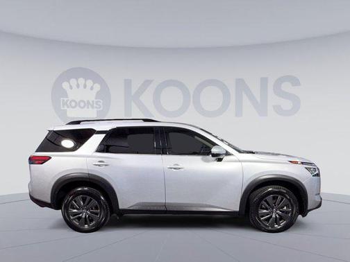 Brilliant Silver Metallic 2022 Nissan Pathfinder SV 4WD