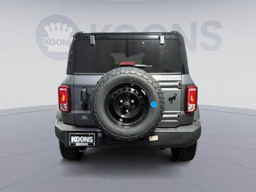 Carbonized Gray Metallic 2026 Ford Bronco Big Bend
