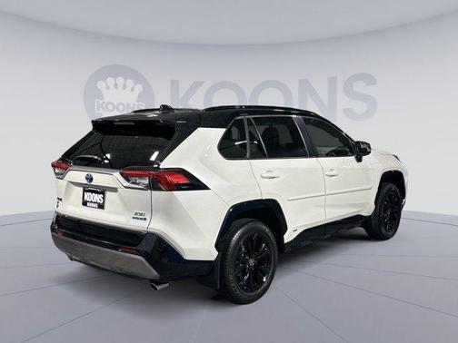 2022 Toyota RAV4 Hybrid SE