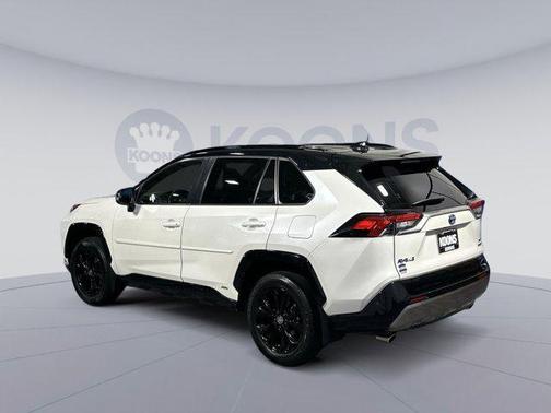 2022 Toyota RAV4 Hybrid SE