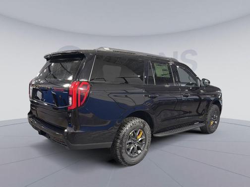 Agate Black Metallic 2026 Ford Expedition Tremor