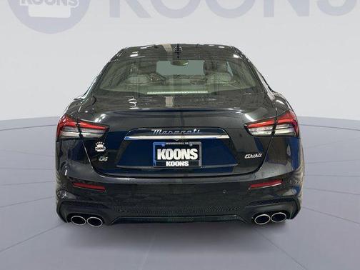 2022 Maserati Ghibli Modena Q4