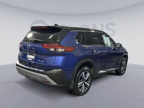 Caspian Blue Metallic/Super Black 2021 Nissan Rogue SL