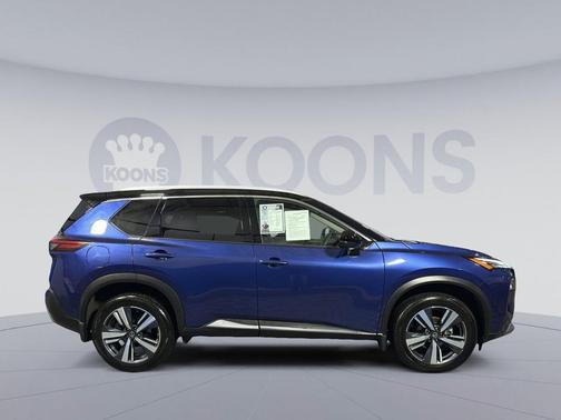 Caspian Blue Metallic/Super Black 2021 Nissan Rogue SL