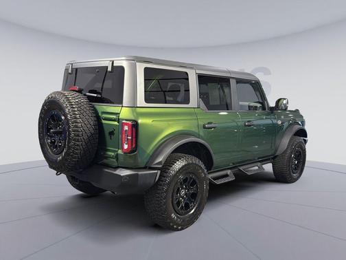 ERUPTION GREEN METALLIC 2023 Ford Bronco Wildtrak