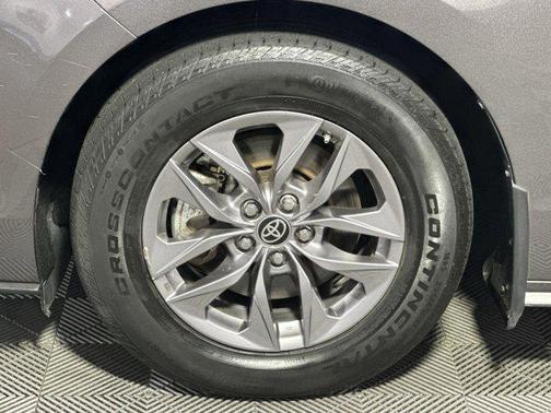 2021 Toyota Sienna XLE 8 Passenger