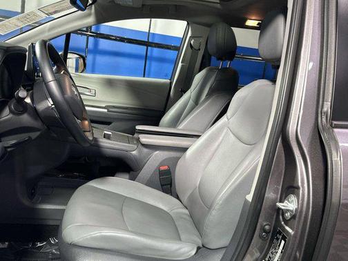 2021 Toyota Sienna XLE 8 Passenger