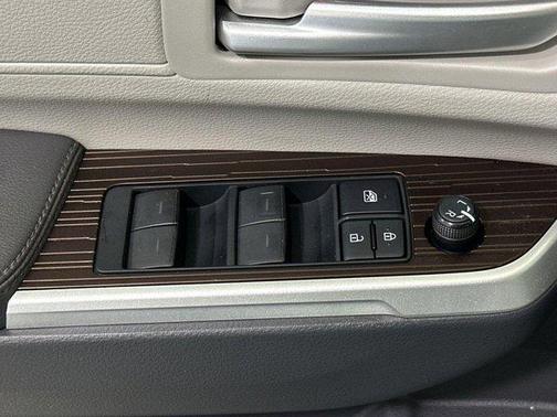 2021 Toyota Sienna XLE 8 Passenger