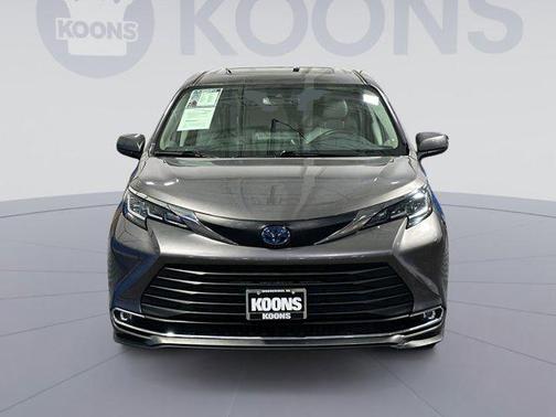 2021 Toyota Sienna XLE 8 Passenger