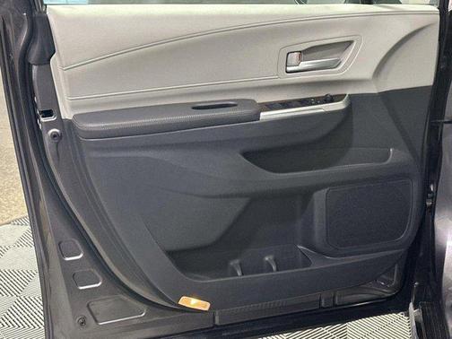 2021 Toyota Sienna XLE 8 Passenger