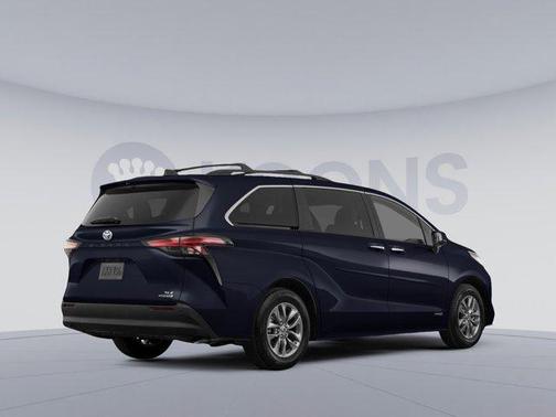 2021 Toyota Sienna XLE 8 Passenger