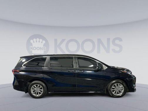 2021 Toyota Sienna XLE 8 Passenger