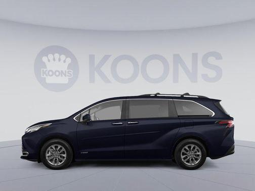 2021 Toyota Sienna XLE 8 Passenger