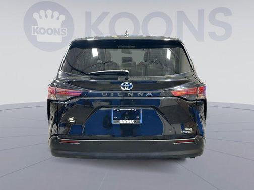 2021 Toyota Sienna XLE 8 Passenger