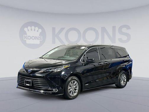 2021 Toyota Sienna XLE 8 Passenger