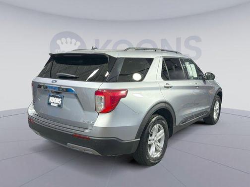 ICONIC SILVER METALLIC 2022 Ford Explorer XLT
