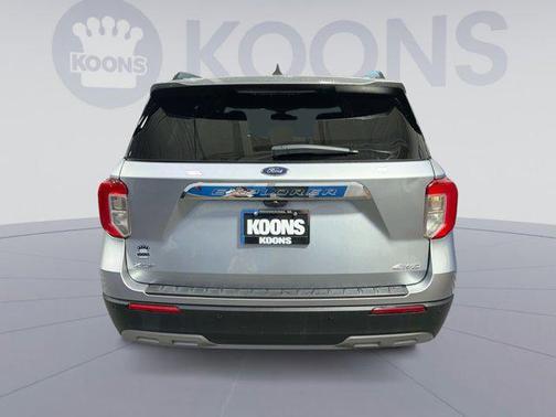 ICONIC SILVER METALLIC 2022 Ford Explorer XLT