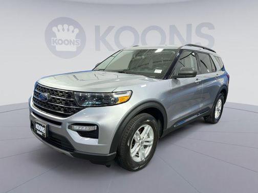 ICONIC SILVER METALLIC 2022 Ford Explorer XLT