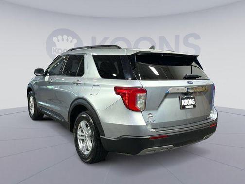 ICONIC SILVER METALLIC 2022 Ford Explorer XLT