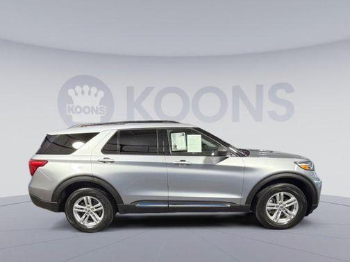 ICONIC SILVER METALLIC 2022 Ford Explorer XLT
