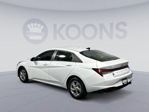 2021 Hyundai ELANTRA SE