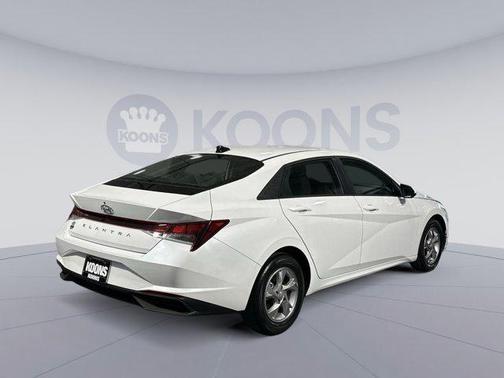 2021 Hyundai ELANTRA SE