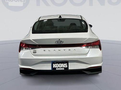 2021 Hyundai ELANTRA SE
