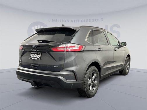 Photo 5 of 18 of 2022 Ford Edge SEL