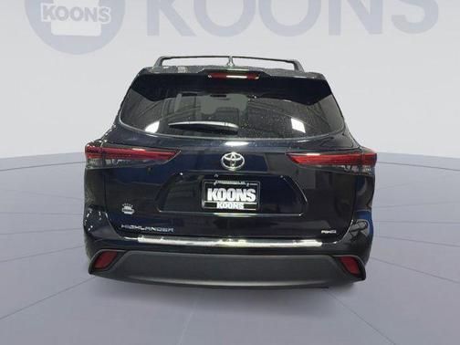 Midnight Black Metallic 2023 Toyota Highlander L