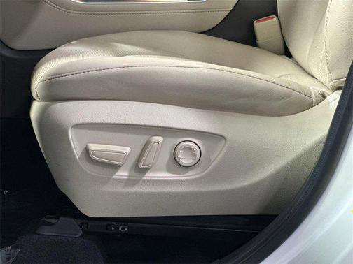 2022 Toyota Highlander Hybrid Platinum