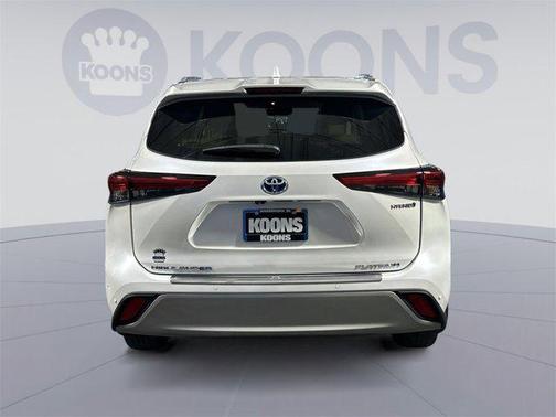 2022 Toyota Highlander Hybrid Platinum