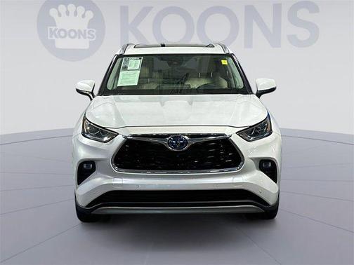 2022 Toyota Highlander Hybrid Platinum