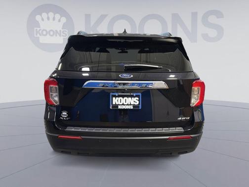 AGATE BLACK METALLIC 2024 Ford Explorer XLT
