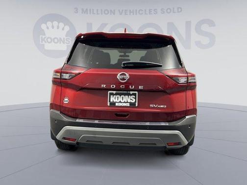 Photo 4 of 27 of 2021 Nissan Rogue SV