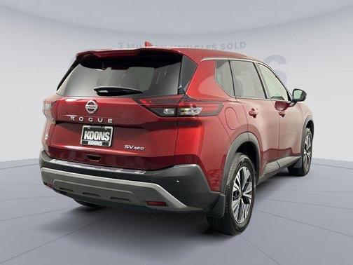 Photo 5 of 27 of 2021 Nissan Rogue SV