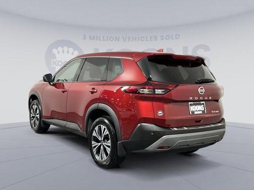 Photo 3 of 27 of 2021 Nissan Rogue SV