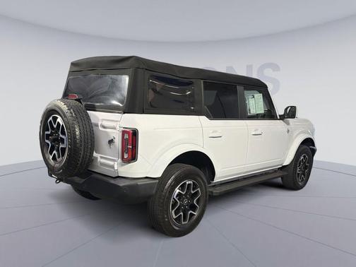 OXFORD WHITE 2024 Ford Bronco Outer Banks