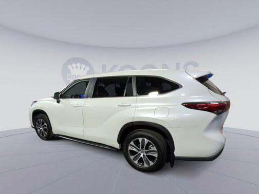 Wind Chill Pearl 2023 Toyota Highlander XLE