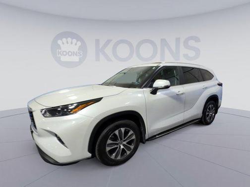 Wind Chill Pearl 2023 Toyota Highlander XLE