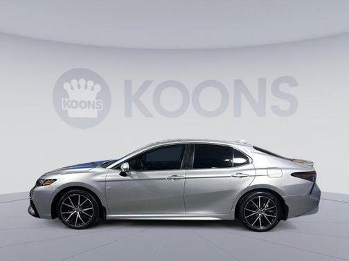 2024 Toyota Camry Hybrid SE