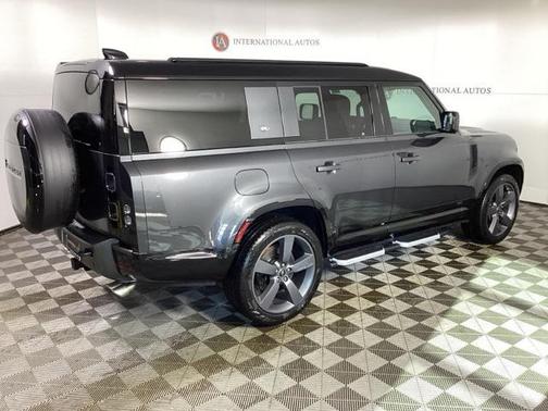 2024 Land Rover Defender V8