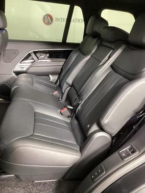 2025 Land Rover Range Rover P530 SE 7 Seat