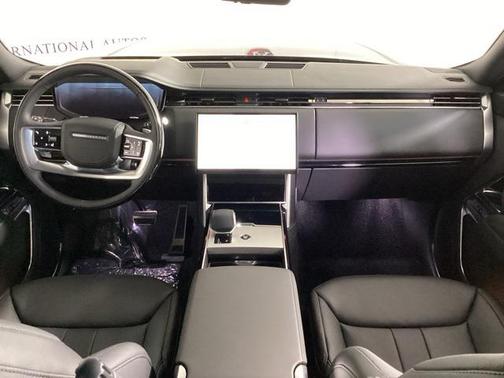 2025 Land Rover Range Rover P530 SE 7 Seat
