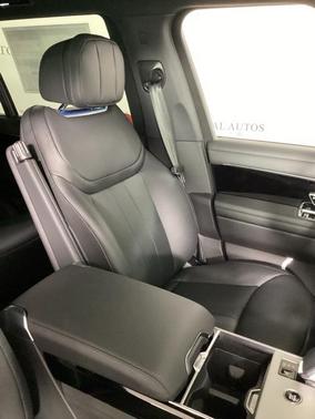 2025 Land Rover Range Rover P530 SE 7 Seat