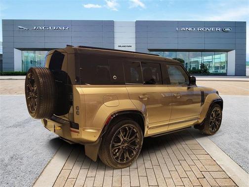 2026 Land Rover Defender V8